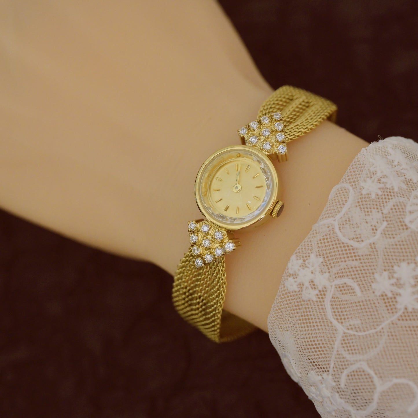 Elegant Mesh Band Watch