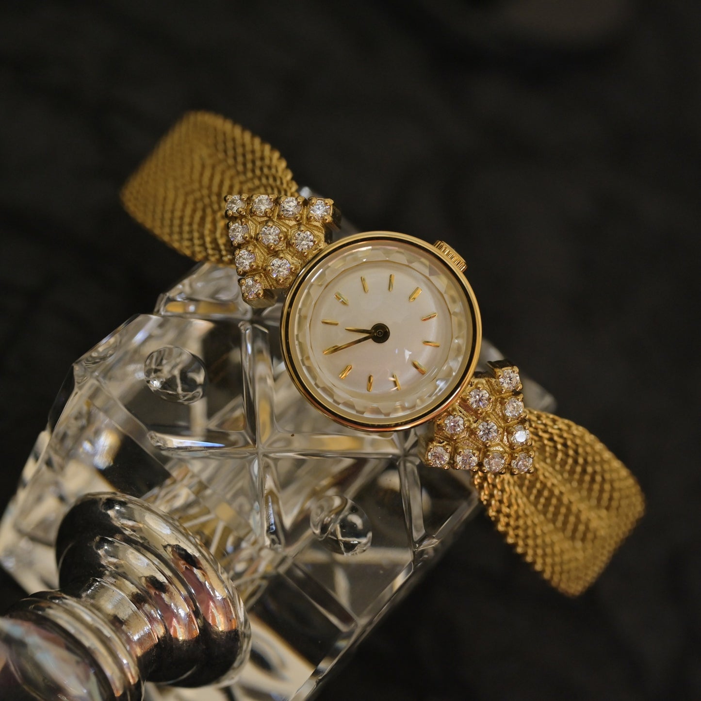 Elegant Mesh Band Watch