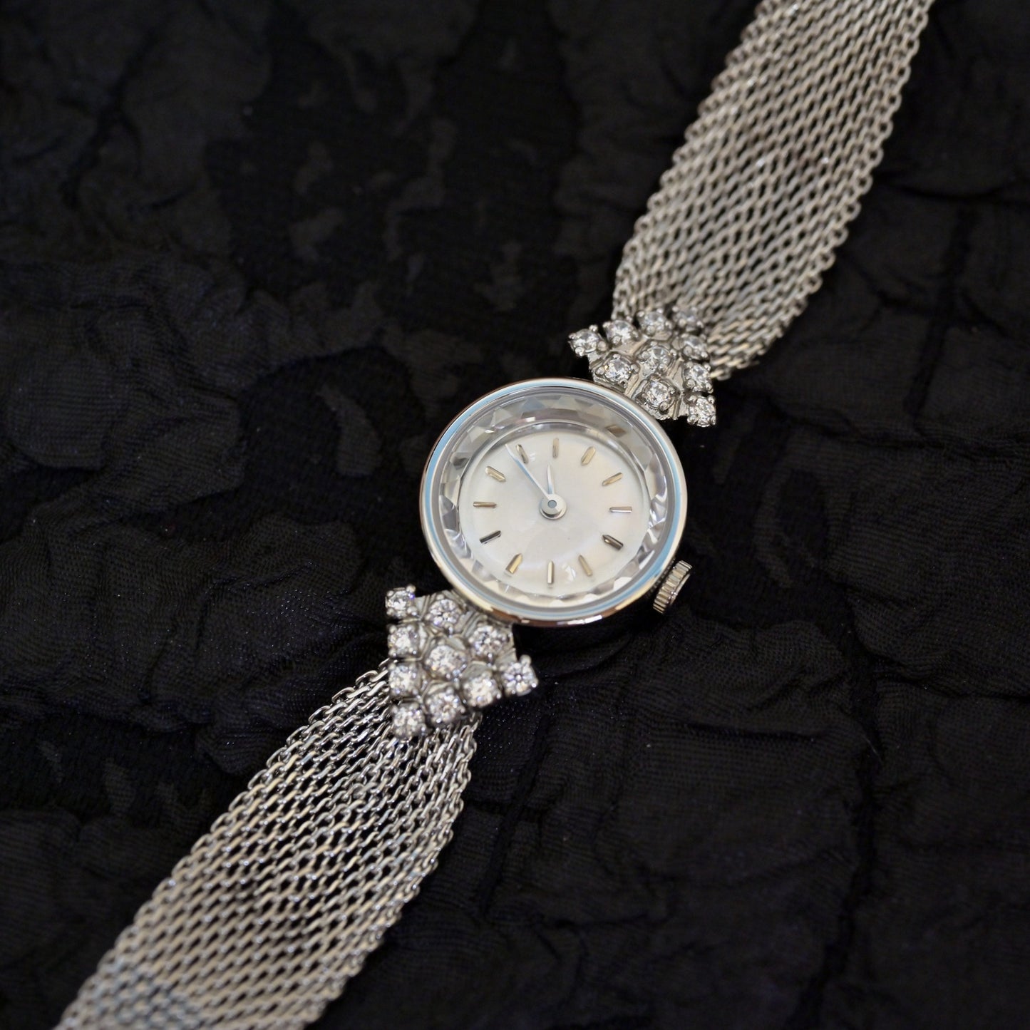 Elegant Mesh Band Watch