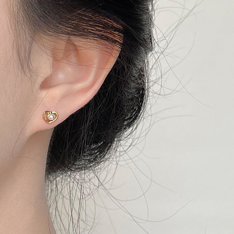 Heart Pearl Stud Earrings Light Luxury Minority Women's Heart-shaped Hollow-out