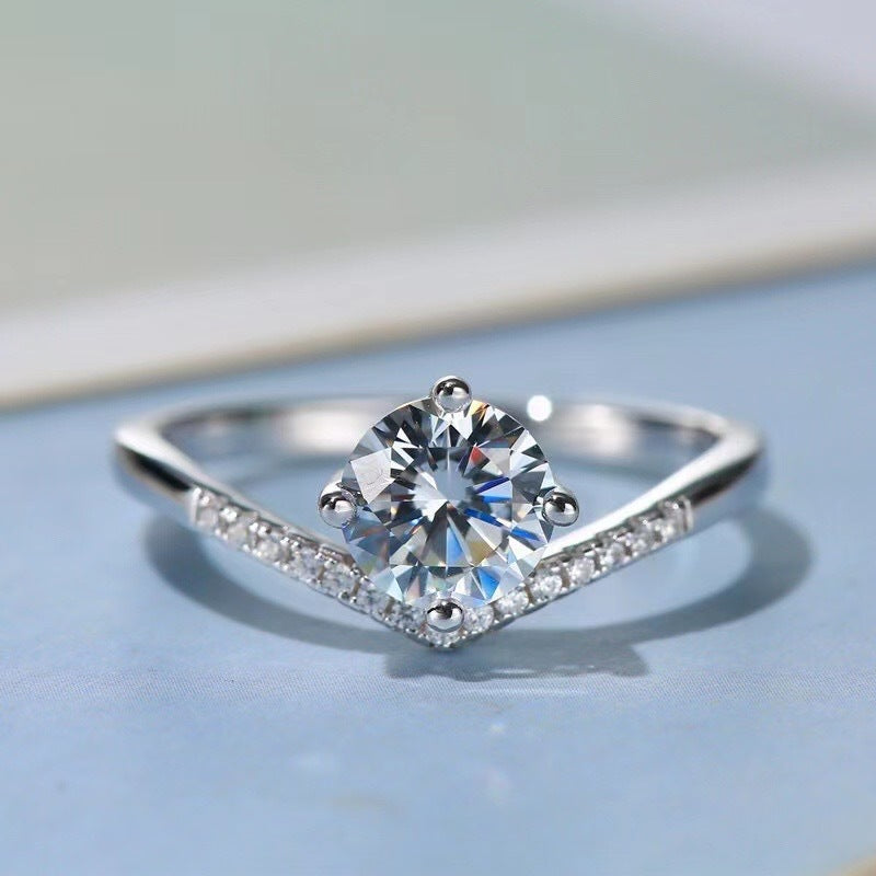 V-Shaped band ring