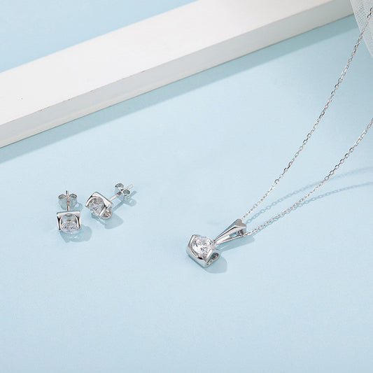 Heart-shaped pendant necklace and earring set