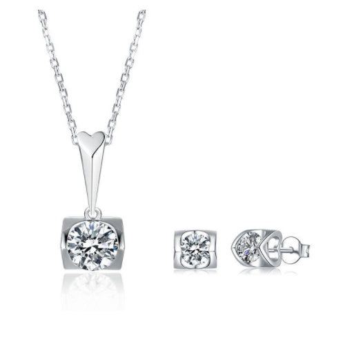 Heart-shaped pendant necklace and earring set