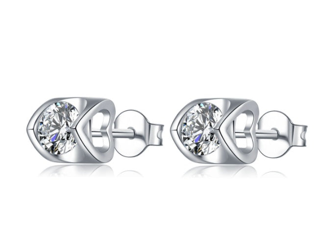 Heart-shaped pendant necklace and earring set