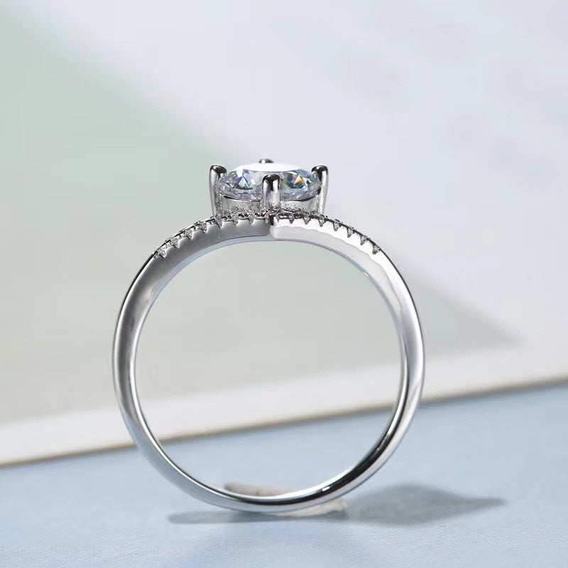 V-Shaped band ring
