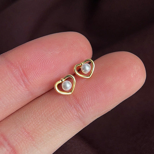 Heart Pearl Stud Earrings Light Luxury Minority Women's Heart-shaped Hollow-out